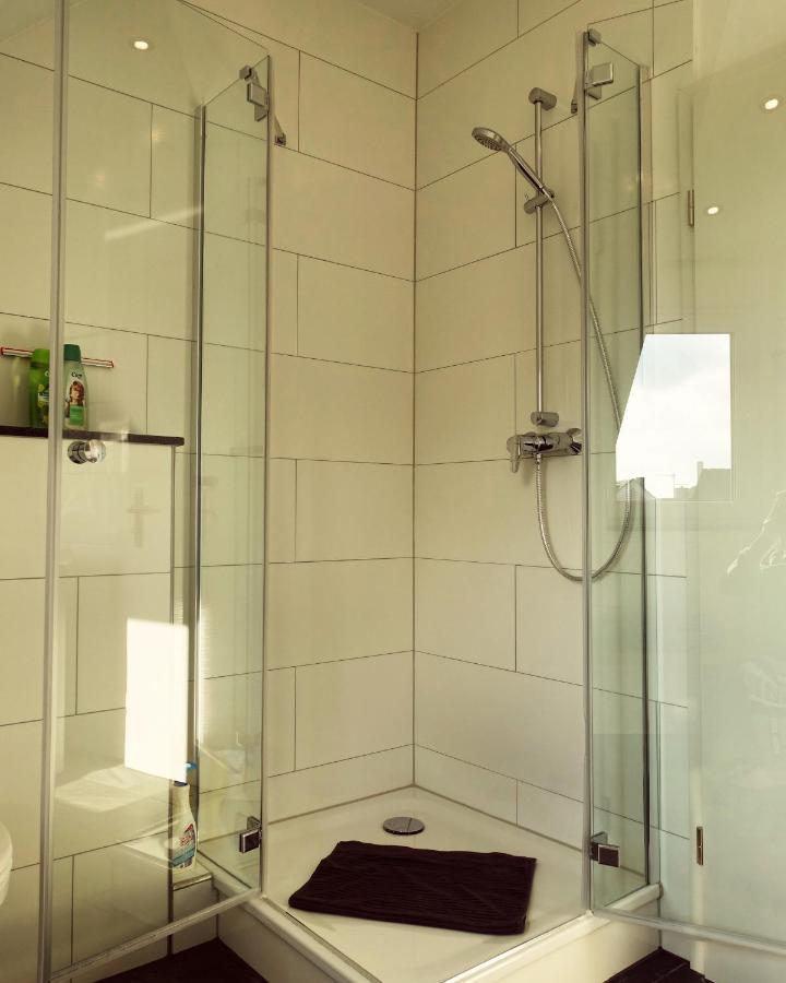 Frankes City Sleep Apartment, 6 Einzelbetten 费尔贝特 外观 照片